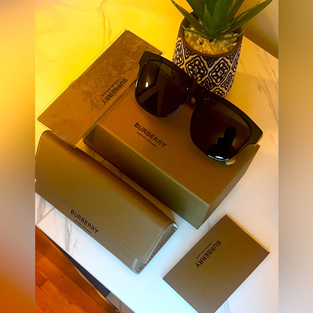 New 100% Authentic BURBERRY Men's Sunglasses, OBE4293